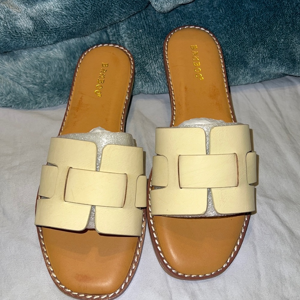 Flat sandals